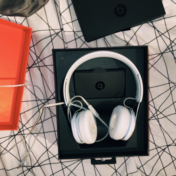 White solo beats - Picture 4 of 4